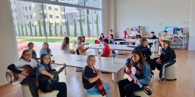 Sarıçam'da saz ve gitar kursları başladı