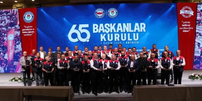 "Eğitim-Bir-Sen Adana" heyeti Antalya’dan ödülle döndü