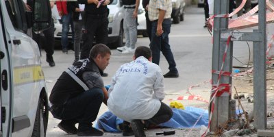 Adana'da demir iskele zemine çakıldı: 1 kişi yaralanırken 1 kişi de hayatını kaybetti