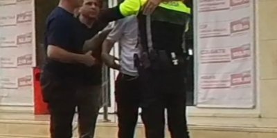 Adana'da polis ve özel birey arasında duygulandıran görüntüler