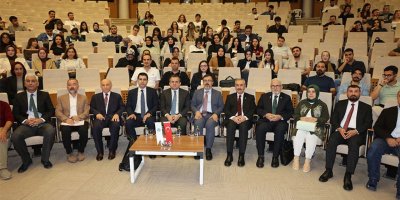 Çukurova Üniversitesi’nde savaş ve hukuk masaya yatırıldı: Akademisyenlerden dünyaya barış çağrısı