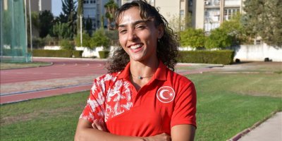 Adanalı milli atlet Demet Parlak, üçüncü altın için çıtayı yine zirveye koydu