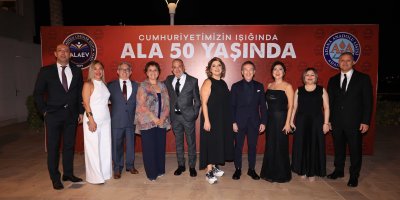 Adana Anadolu Lisesi 50. yılını Cumhuriyet coşkusuyla kutladı