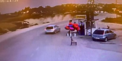 Adana’da otomobil virajı alamayıp takla attı: Sürücü yaralandı