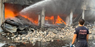 Adana'da hırdavat dükkanında çıkan yangın, kontrol altına alındı