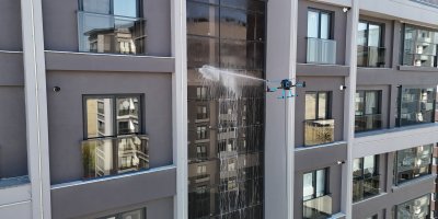 Adana’da cam temizliğine yeni soluk: Dronlar camcı oldu
