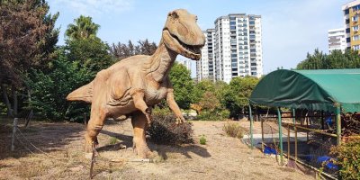 Milyonlarca lira harcanan "Dinazor Park" çürümeye terk edildi