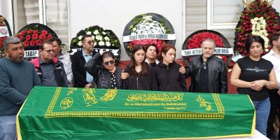 Adana'nın Nihat Ağabeyi son yolculuğuna uğurlandı