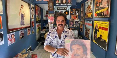 İzmir’in nostaljik sokağında Ferdi Tayfur esintisi