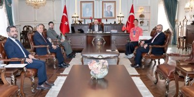 Adana'nın gururu Nafia Kuş Aydın, dünya şampiyonluğu sonrası Vali Köşger’i ziyaret etti