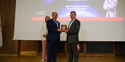 Rus kozmonot Aleksandr Lazutkin Adana’da öğrencilerle uzay deneyimlerini paylaştı