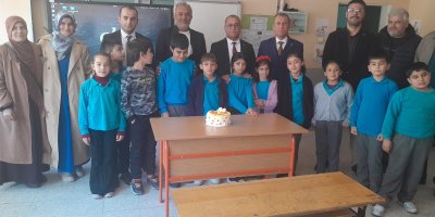 Protokolden ilkokul öğrencisi Şener'e doğum günü sürprizi