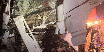 Adana'da tır, otobüse arkadan çarptı: 14 kişi yaralı!