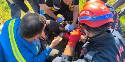 Ayağı motorlu testereye sıkışan şahsı itfaiye ekipleri kurtardı