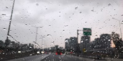 Meteorolojinin kuvvetli yağış uyarısı yaptığı Adana’da yağmur başladı