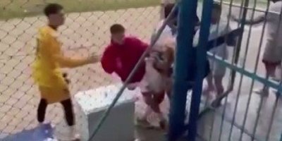 Adana'da amatör maçta saha karıştı