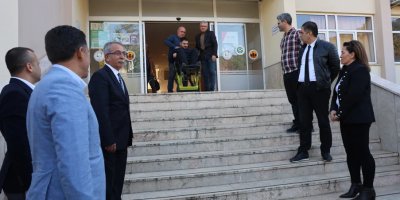 Kozan MYO’da erişilebilirlik için önemli adım: Belediyeden merdiven tırmanıcı desteği