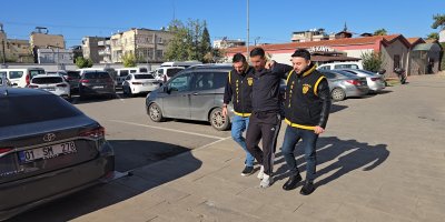 Otomobille geldi çekiciden telefon çaldı: 120 suç kayıtlı hırsızın o anları kamerada