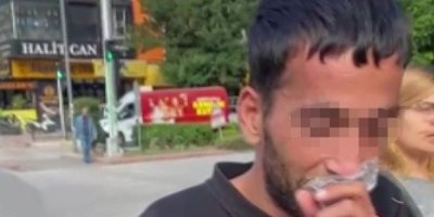 Caddede güpegündüz bali çekip kendinden geçti