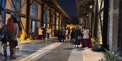 Aytuna Cora’nın “Ben Hâlâ O Evin İçindeyim” sergisi Adana’da yoğun ilgi görüyor