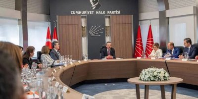 CHP’nin yeni MYK’si belli oldu! Özgür Özel başkanlığındaki ilk PM toplantısından yeni yönetim çıktı