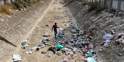 Adana'da sulama kanalları çöplüğe döndü