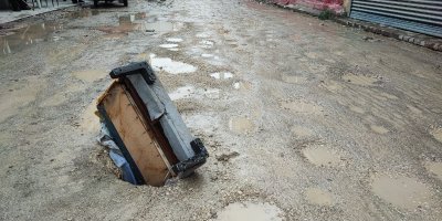 Çöken yola kanepe kollu önlem