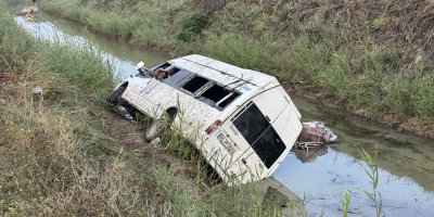 Adana’da tarım işçileri taşıyan servis kanala düştü: 18 kişi yaralandı