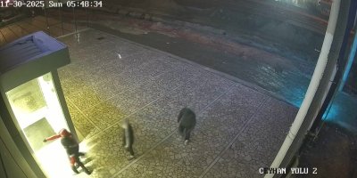 Adana'da 4 çocuk, beğendiği 4 motosikleti galeriden çaldı