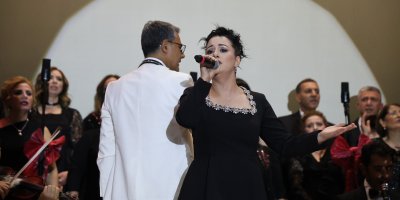 Kebapçısı da doktoru da bu koroda: 25 kişilik koro sahneye çıktı, izleyenleri mest etti