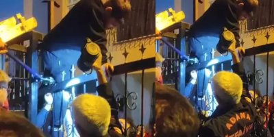 Bacağına demir korkuluk saplanan çocuk hastaneye kaldırıldı