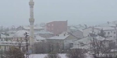 Tufanbeyli'de kısa süreli yağan kar sevindirdi