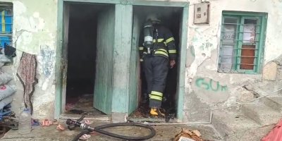 Ev yangını çevreye sıçramadan söndürüldü