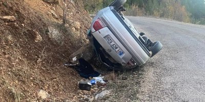 Feke'de takla atan otomobildeki 2 kişi yaralandı