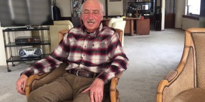 “Gömlek profesörü” Niyazi Çetinkaya’dan vefa dolu ezgiler