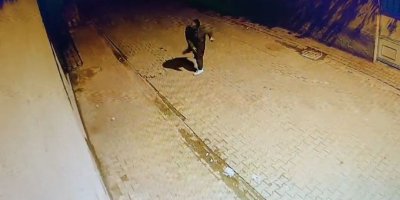 Yüreğir’de taşlı saldırı: Evlerin camlarını kırdı