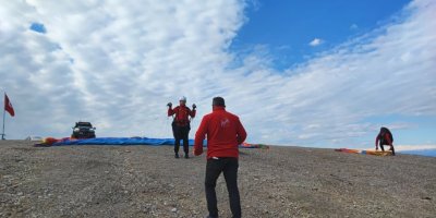 Engelini aştı yamaç paraşütüne başladı