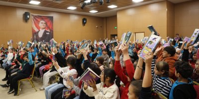 Dijital bağımlılık ve akran zorbalığına karşı kitaplı mücadele