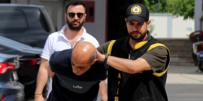 Mahkemede annesini öldüren babasına 'şok' suçlamada bulundu