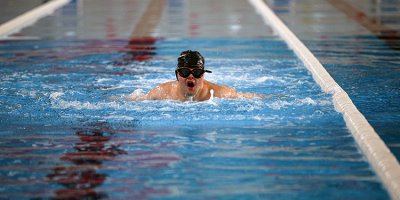 Down sendromlu yüzücü Mehmet Şahin çağlar milli takım hedefiyle kulaç atıyor