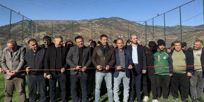 Feke’de dört mahallede halı sahalar törenle açıldı