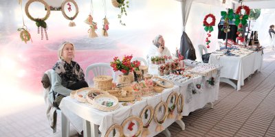 Yılbaşı konseptli Kadın Emeği Pazarı kuruldu