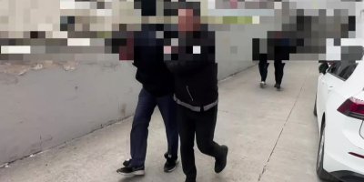 Polisten nefes kesen kovalamaca: Damacanalardan su yerine 28 kilo sıvı uyuşturucu çıktı