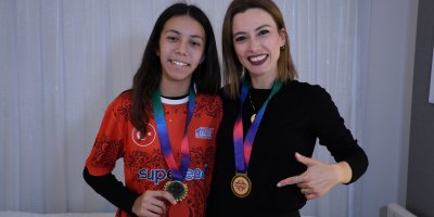 'Dünya Hafıza Şampiyonası'na Adanalı anne ile kızı damga vurdu