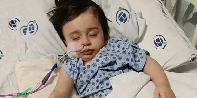 Minik Alper'in anestezi sonrası kalbi durdu: 'Oğlum sağlıklı bir şekilde geldi yatalak oldu'