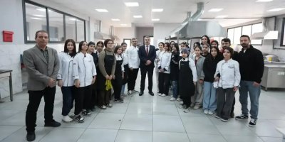 Bakan Yusuf Tekin’den Adana’da sürpriz okul ziyareti