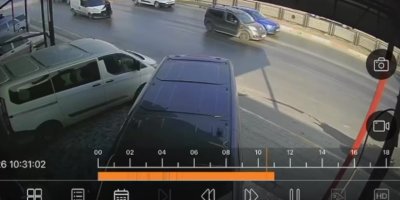 Hafif ticari araç yayaya çarptı: O anlar kamerada