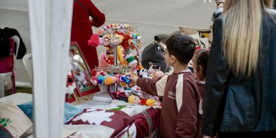 Seyhan’da yeni yıl pazarı açıldı: Seymer’in el emeği yılbaşı hediyeleri satışta