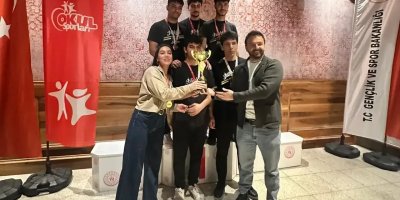 Seyhan İstiklal Anadolu Lisesi bowlingde Adana il şampiyonu oldu