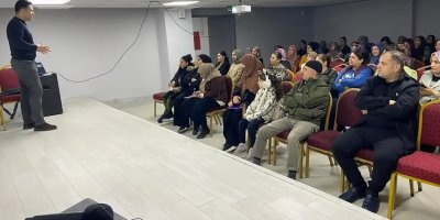 Seyhan’da velilere teknoloji ve madde bağımlılığı eğitimi verildi
